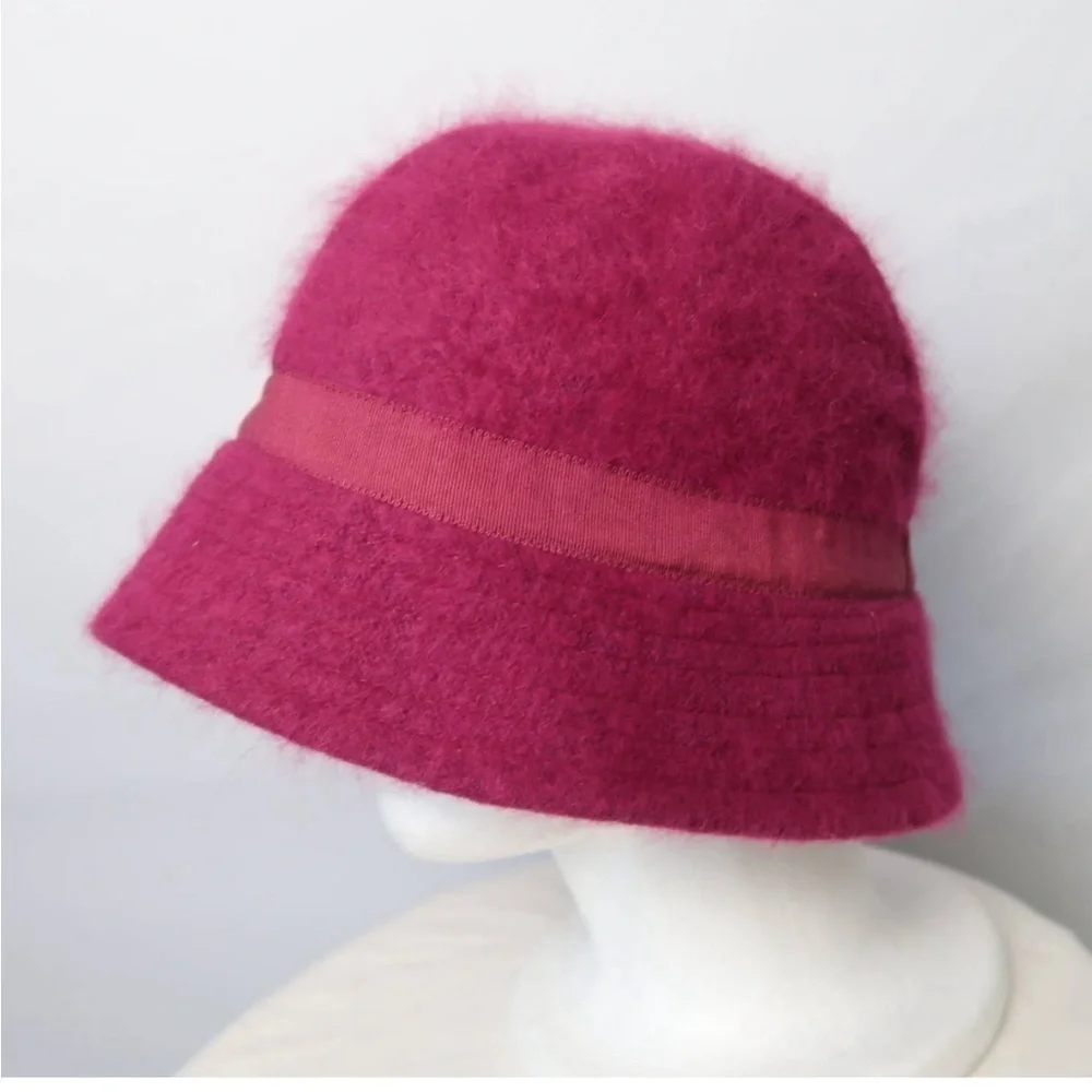 Vintage Y2K Gap raspberry burgundy red fuzzy rabbit fur bucket hat